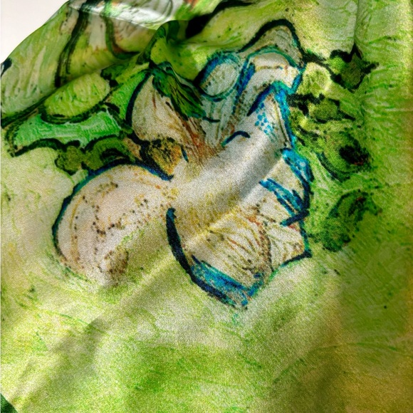 New Square Mulberry Silk Scarf - Picture 7 of 8